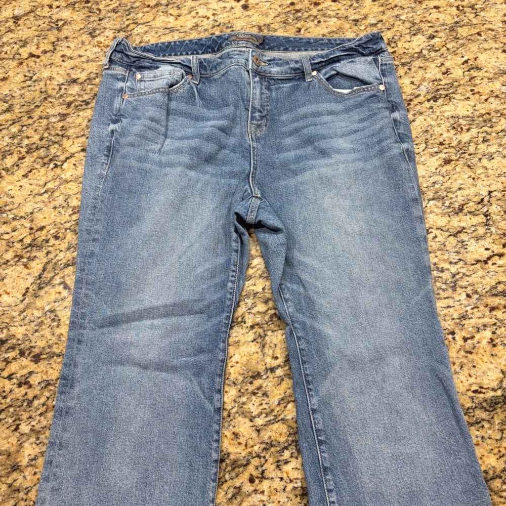 Torrid Mid-Rise Slim Boot Jeans Medium Wash Blue Denim Womens 18S Short